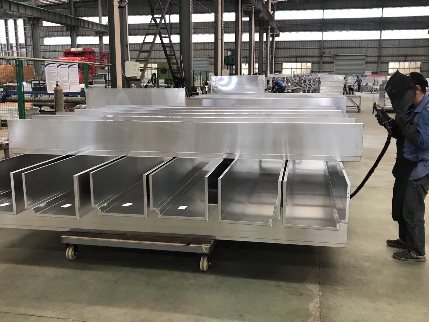 鋁單板生產(chǎn)廠家剖析造型鋁單板價格高的道理